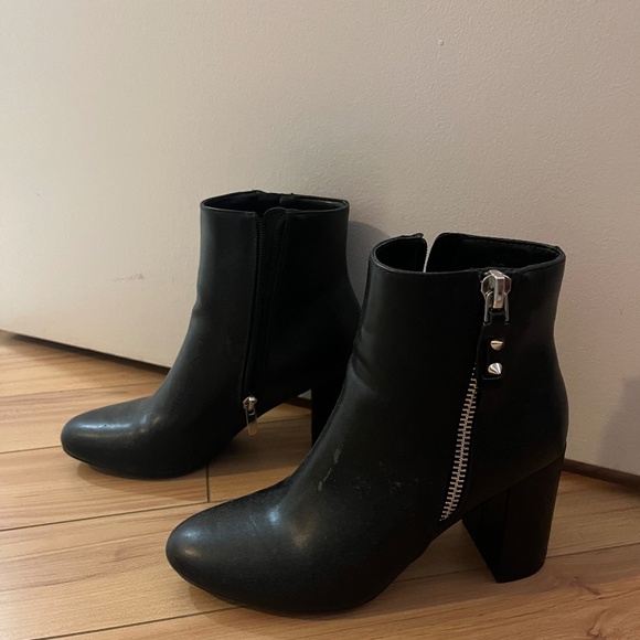 Nine West Black Leather Booties - Picture 1 of 3